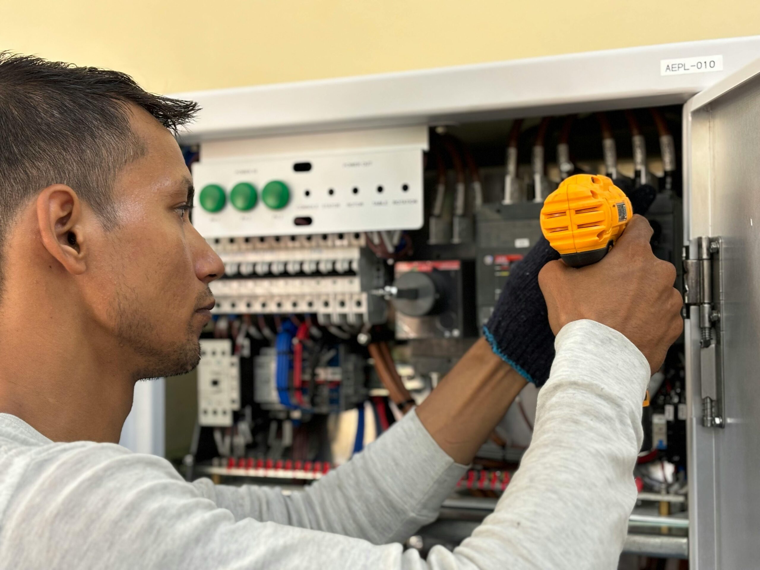Benefits of Hiring Professionals Electrical Panel Upgrades scaled