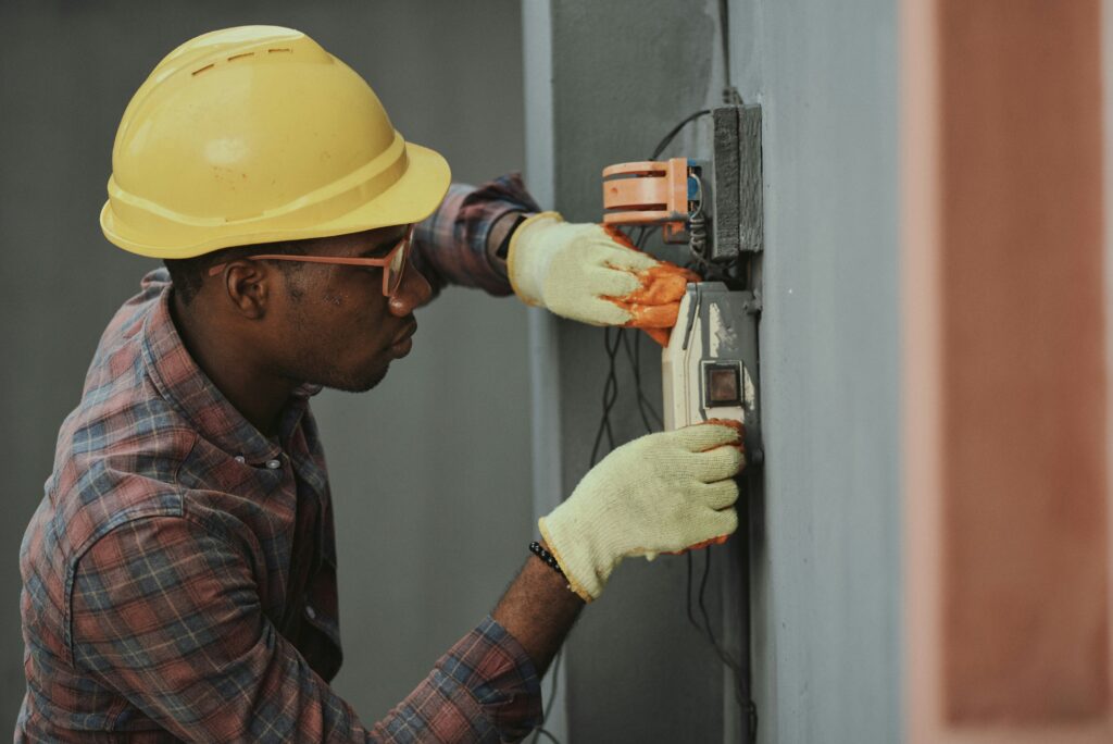 How a Bonney Lake Electrical Contractor Prepares Homes for Emergencies ()